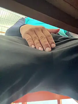 hoang15075 online show from April 22, 1:41 am