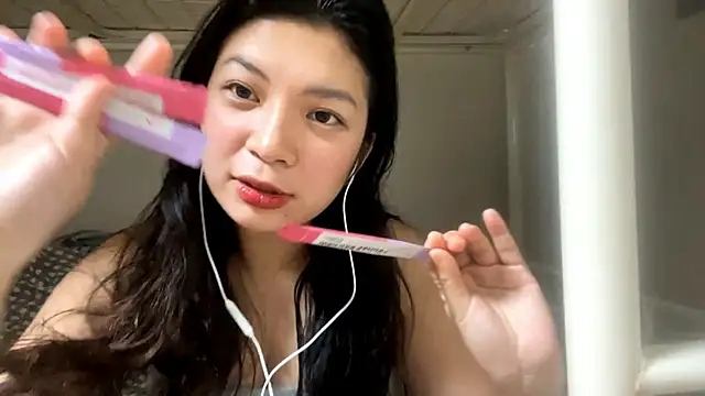 Snapshot of AlfrediaWurm chatting on March 2, 5:08 am AlfrediaWurm online show from March 2, 5:08 am