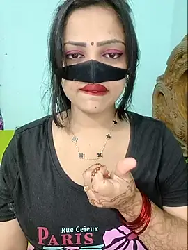 Snapshot of Beauty-3 chatting on April 22, 5:58 pm Beauty-3 online show from April 22, 5:58 pm