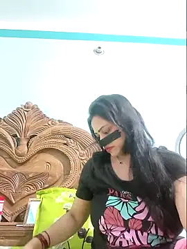Snapshot of Beauty-3 chatting on April 23, 11:09 am Beauty-3 online show from April 23, 11:09 am