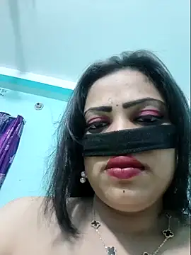 Snapshot of Beauty-3 chatting on April 24, 12:46 am Beauty-3 online show from April 24, 12:46 am