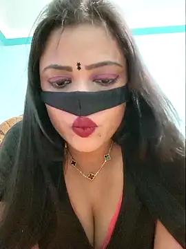 Snapshot of Beauty-3 chatting on May 4, 6:20 am Beauty-3 online show from May 4, 6:20 am