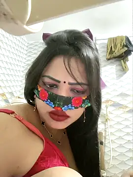 Snapshot of Beauty-3 chatting on May 6, 11:43 pm Beauty-3 online show from May 6, 11:43 pm