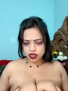Snapshot of Beauty-3 chatting on May 8, 9:31 pm Beauty-3 online show from May 8, 9:31 pm