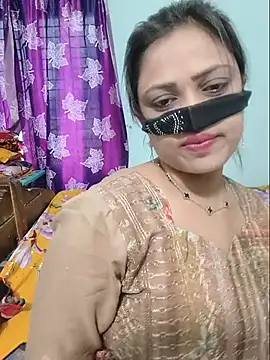 Snapshot of Beauty-3 chatting on May 18, 3:24 am Beauty-3 online show from May 18, 3:24 am