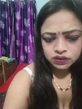 Snapshot of Beauty-3 chatting on May 21, 11:45 pm Beauty-3 online show from May 21, 11:45 pm