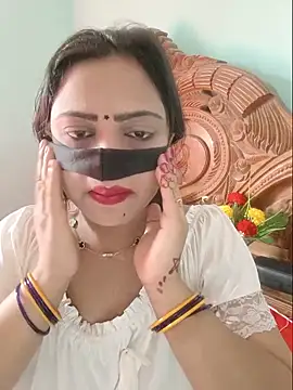 Snapshot of Beauty-3 chatting on May 24, 8:30 am Beauty-3 online show from May 24, 8:30 am