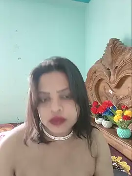Snapshot of Beauty-3 chatting on May 28, 4:21 am Beauty-3 online show from May 28, 4:21 am