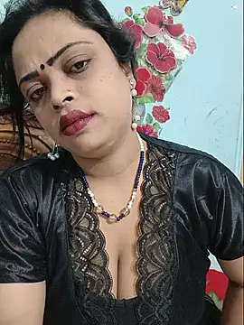 Snapshot of Beauty-3 chatting on July 5, 7:54 pm Beauty-3 online show from July 5, 7:54 pm