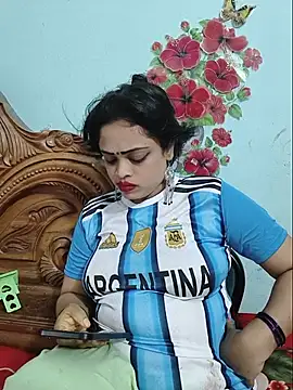 Snapshot of Beauty-3 chatting on July 8, 9:58 am Beauty-3 online show from July 8, 9:58 am