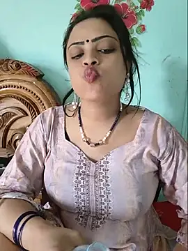 Snapshot of Beauty-3 chatting on July 13, 5:43 am Beauty-3 online show from July 13, 5:43 am
