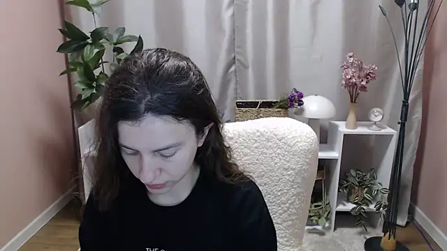 MistyBree online show from April 3, 8:12 am