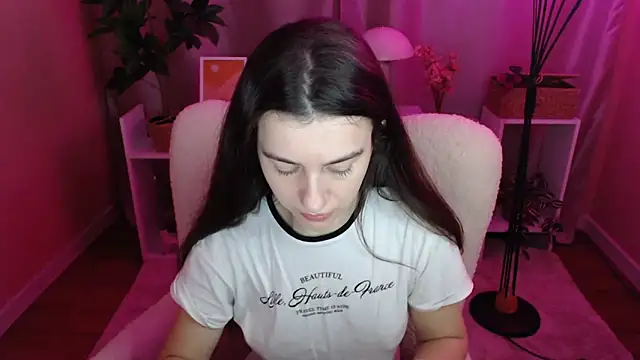 MistyBree online show from April 15, 8:10 am