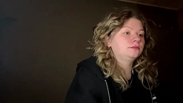 Snapshot of YoungAlina chatting on April 6, 7:26 pm YoungAlina online show from April 6, 7:26 pm