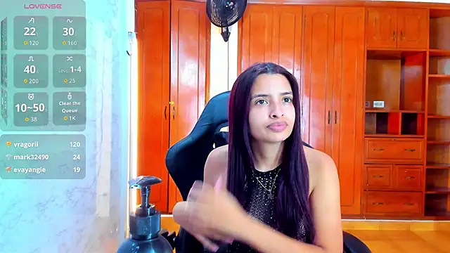 lizzie skinny online show from April 4, 7:00 pm