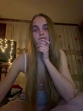 LunaVey online show from April 14, 5:52 pm