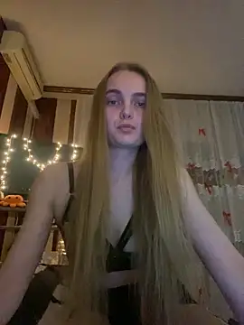 Snapshot of LunaVey chatting on May 12, 6:38 pm LunaVey online show from May 12, 6:38 pm