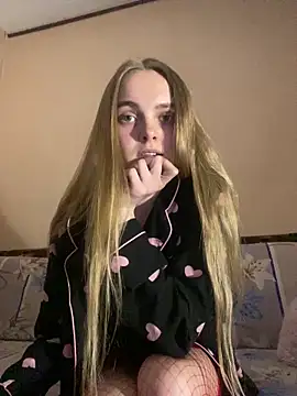 Snapshot of LunaVey chatting on May 13, 6:16 pm LunaVey online show from May 13, 6:16 pm