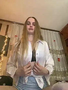 Snapshot of LunaVey chatting on June 11, 6:17 pm LunaVey online show from June 11, 6:17 pm