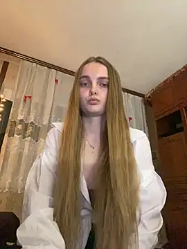 Snapshot of LunaVey chatting on June 12, 6:18 pm LunaVey online show from June 12, 6:18 pm