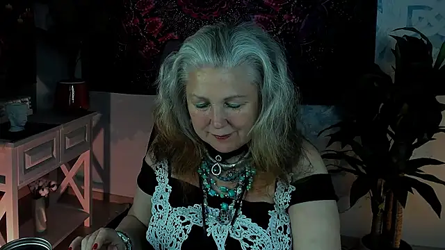 Snapshot of LilaMaharani chatting on June 7, 2:21 pm LilaMaharani online show from June 7, 2:21 pm