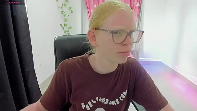 Albingirl online show from April 11, 8:24 pm