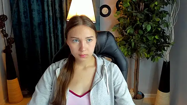 OliviaLang online show from May 15, 11:06 am