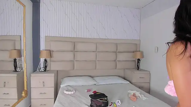 GabyOwenss online show from April 13, 11:43 pm