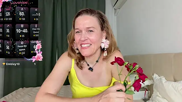 Snapshot of Lizacams chatting on June 11, 4:49 pm Lizacams online show from June 11, 4:49 pm