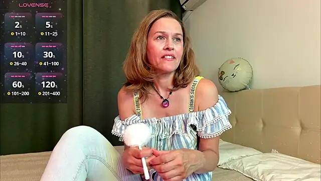 Snapshot of Lizacams chatting on July 8, 5:06 pm Lizacams online show from July 8, 5:06 pm