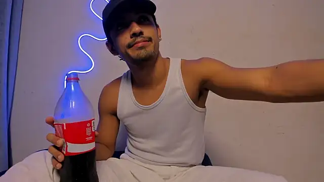 jossi12345j online show from April 8, 2:44 am