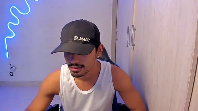 jossi12345j online show from April 14, 5:02 am