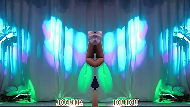 Snapshot of Qianshuibay_Jodie chatting on June 5, 3:24 am Qianshuibay Jodie online show from June 5, 3:24 am