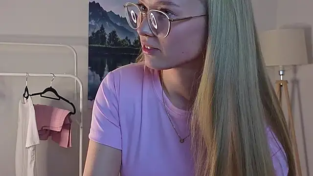 Snapshot of RethaSteimer chatting on March 3, 10:43 am RethaSteimer online show from March 3, 10:43 am