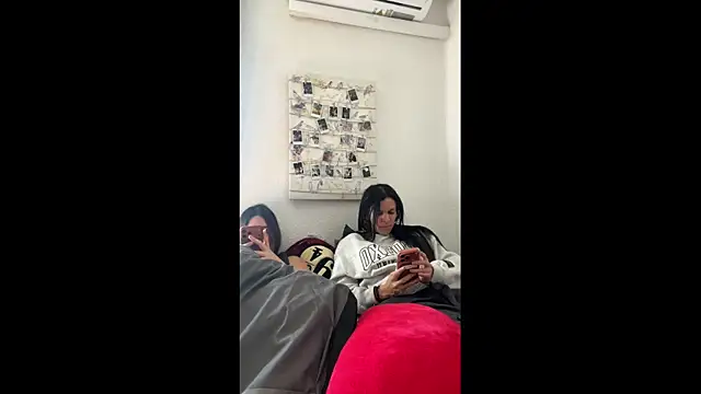 Genblan online show from March 30, 1:23 pm