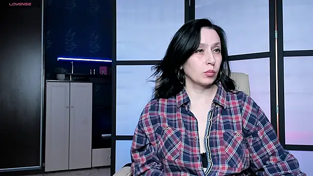 Lucky Milf online show from April 2, 10:57 am