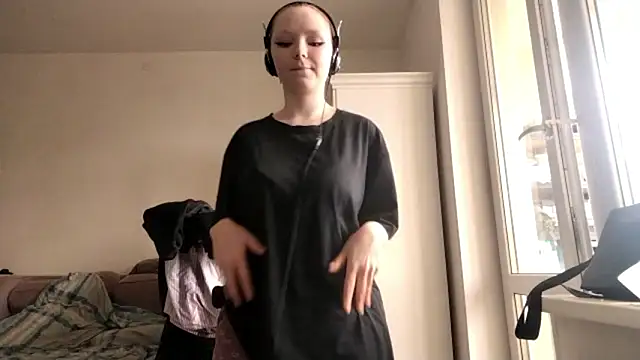 velyraxis online show from March 12, 1:06 pm