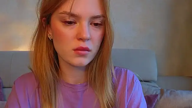 cyberl0ve  online show from March 18, 2:53 pm