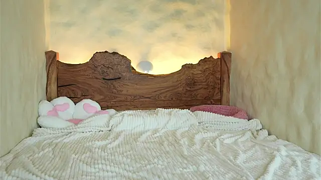 cyberl0ve  online show from April 8, 11:32 am