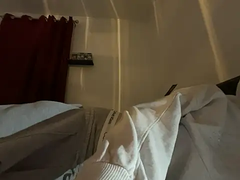 Snapshot of artuurtwink chatting on March 1, 10:01 pm artuurtwink online show from March 1, 10:01 pm