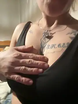 Snapshot of Bblonds1 chatting on March 2, 5:41 am Bblonds1 online show from March 2, 5:41 am