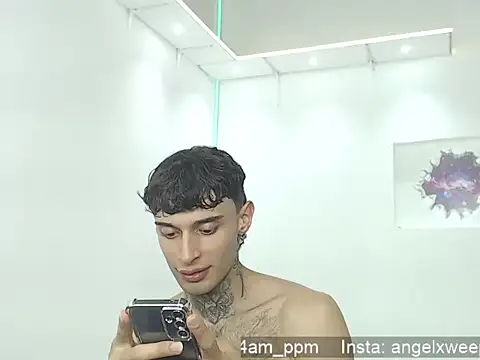 yourxcyberxangel online show from April 12, 8:36 pm