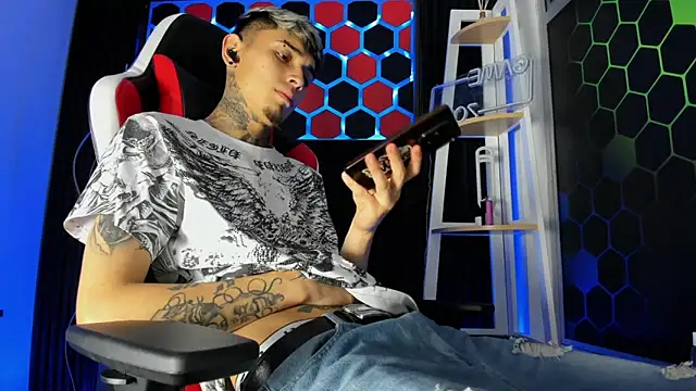 Max Hader  online show from March 29, 2:44 am