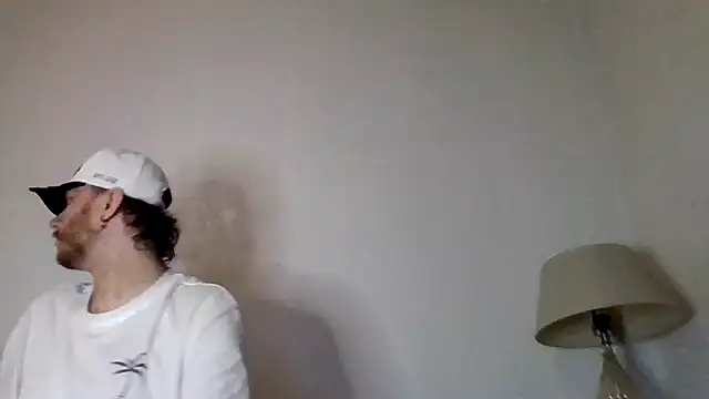 TallHungandCloudy69 online show from April 4, 4:22 am