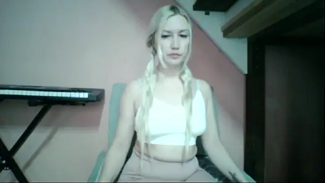 CrystalJones1 online show from March 11, 6:52 am