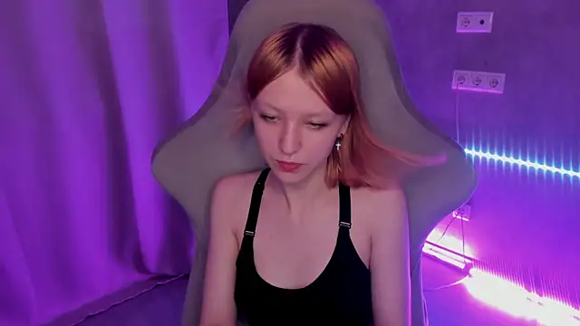 Emma Dusk online show from July 6, 1:02 am