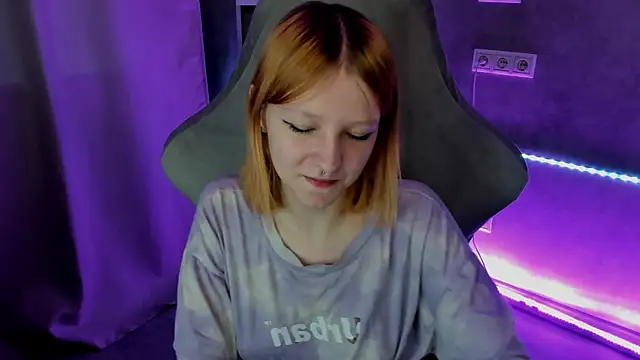 Emma Dusk online show from July 9, 1:09 am