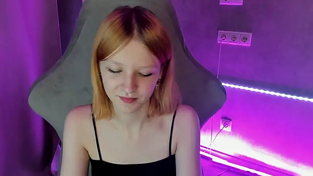 Emma Dusk online show from July 11, 1:08 am