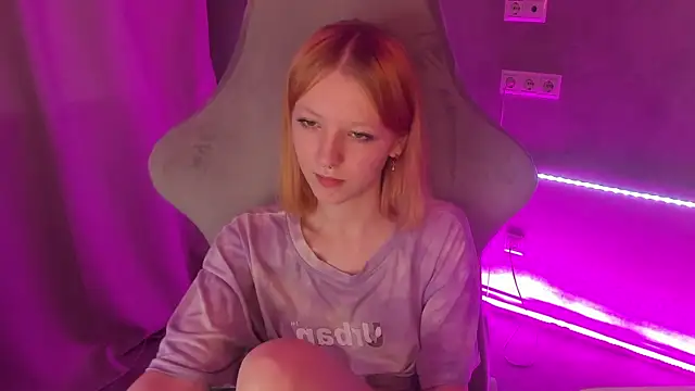 Emma Dusk online show from July 13, 1:08 am