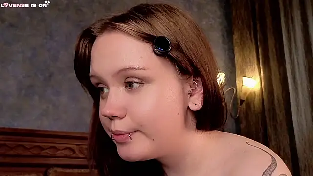 Snapshot of LeahAllsop chatting on June 29, 10:15 am LeahAllsop online show from June 29, 10:15 am